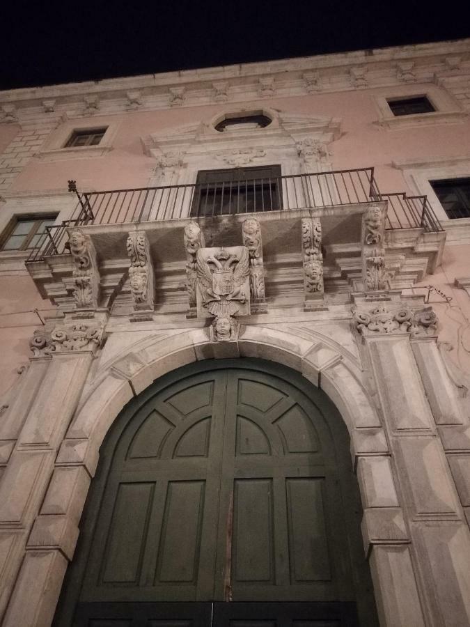 קטאניה Suite Il Letto Sotto Il Tetto מראה חיצוני תמונה